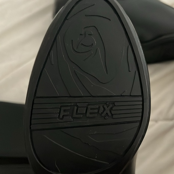 Life Stride Leather just under the knee boots, never worn, with stretch 4 calves - Picture 4 of 5